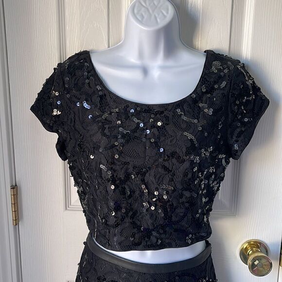 2 piece sequin skirt and top - Picture 2 of 4
